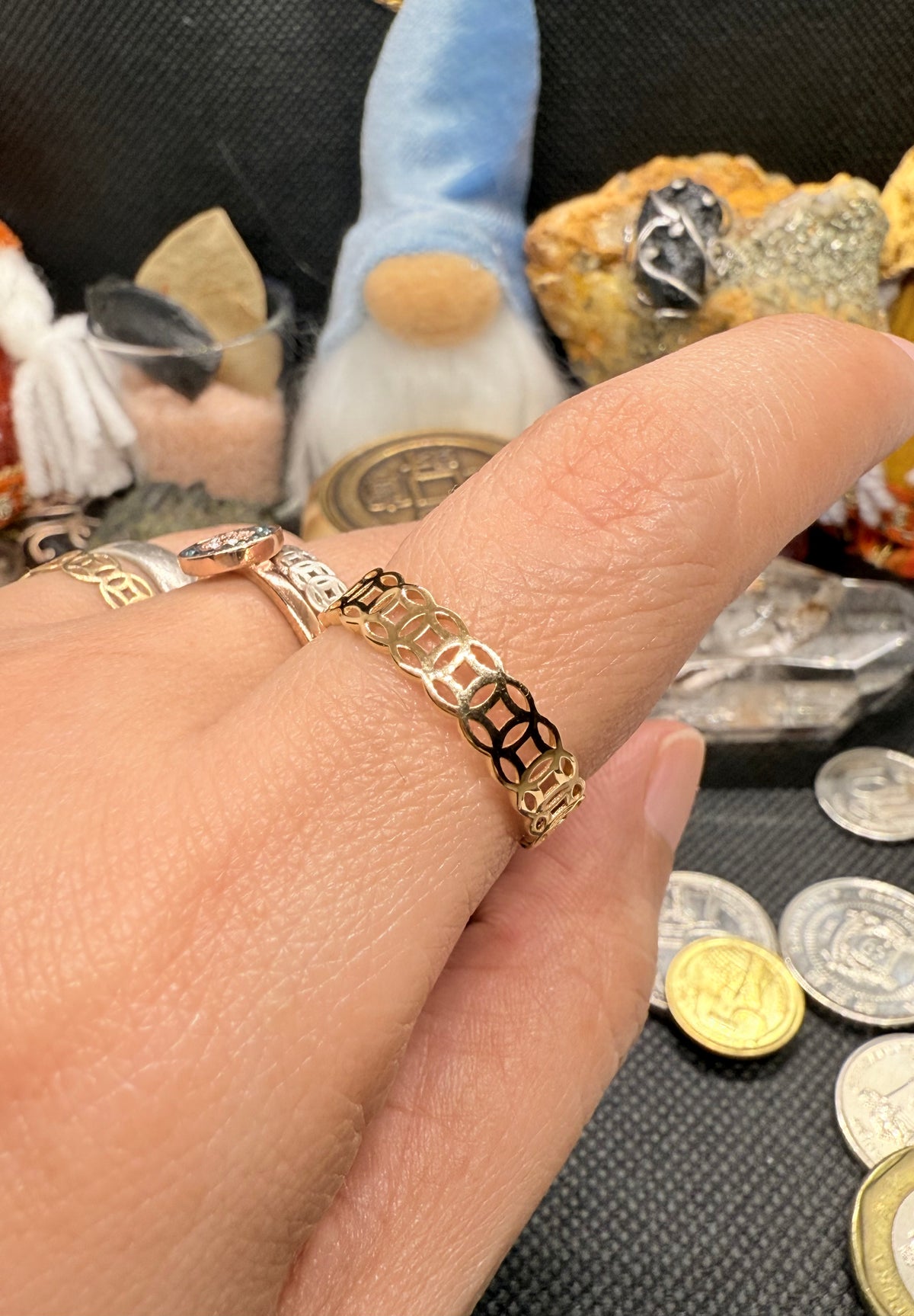 18K Saudi Gold Money Catcher Ring R40, 750 Hallmark, 4.7mm Geometric Openwork Band