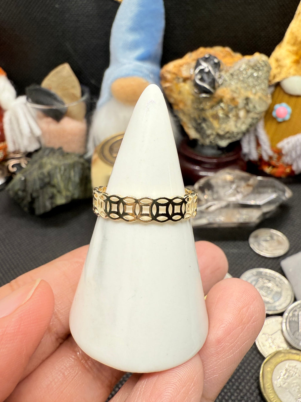18K Saudi Gold Money Catcher Ring R40, 750 Hallmark, 4.7mm Geometric Openwork Band